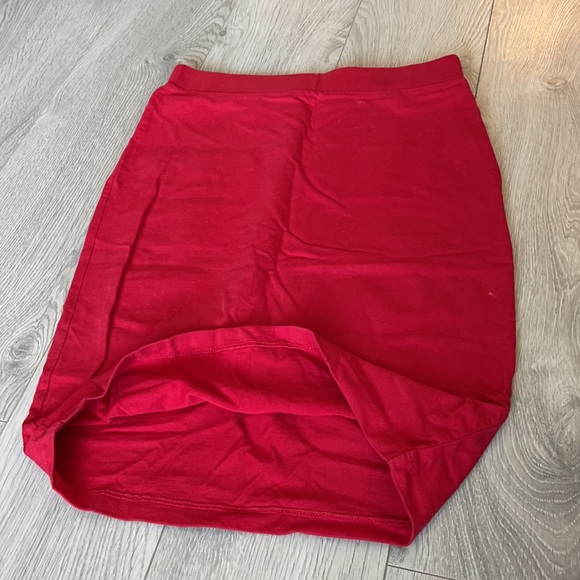 Red body con pencil skirt. - Picture 2 of 4